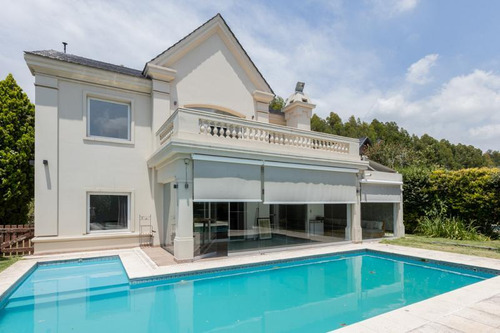 Casa De 5 Dormitorios En Venta En Solar Del Bosque. Canning-ezeiza-san Vicente.