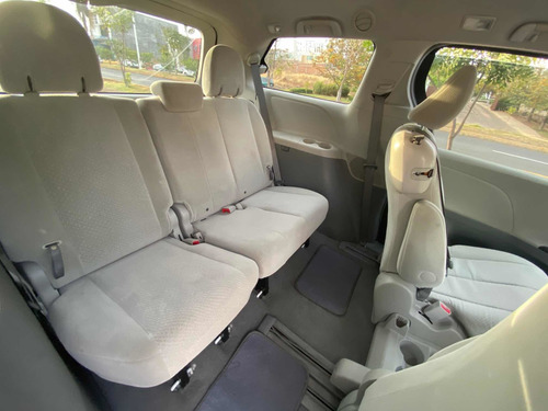 Imagen 9 de 13 de Toyota Sienna 2011 Le Aa Ee At