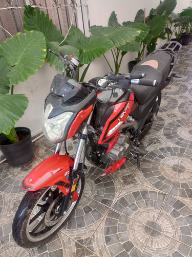 Moto Cyclon 200 Roja, En Buenas Condiciones, Trae Detalles ,