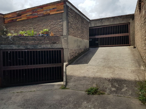 Imagen 2 de 7 de Cochera En Venta En Moreno 1800