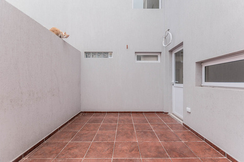 En Venta. Parque Avellaneda. Ph. 3 Amb. Patio Y Terraza Propios. Sin Expensas.