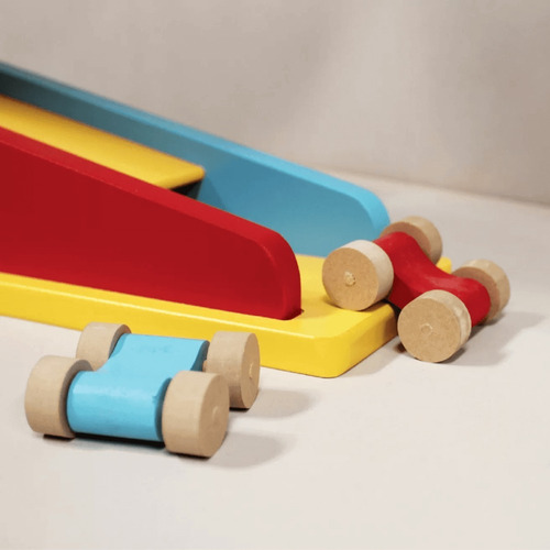 Imagen 3 de 7 de Rampa Madera Pista Autos + 2 Autos Montessori Waldorf Pikler