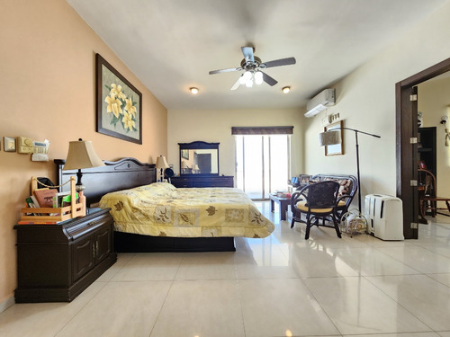Casa Residencia De 5 Habitaciones Ubicada En Residencial Playas Del Conchal, Riviera Veracruzana, Un Excelente Fraccionamiento Que Te Brinda La Seguridad Y Tranquilidad Que Tu Familia Y TĂș Se Merecen.