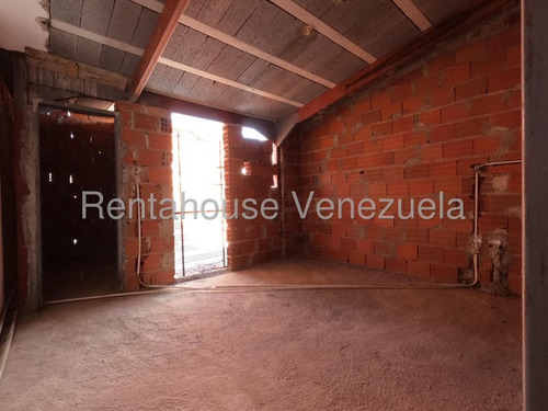 Maribel Morillo Asesor Inmobiliario De Rentahouse Vende Casa En Calle Comercial Del Este Cercana Al Sambil, Ideal Para Colegio, Clinica, Empresa, Barquisimeto Lara