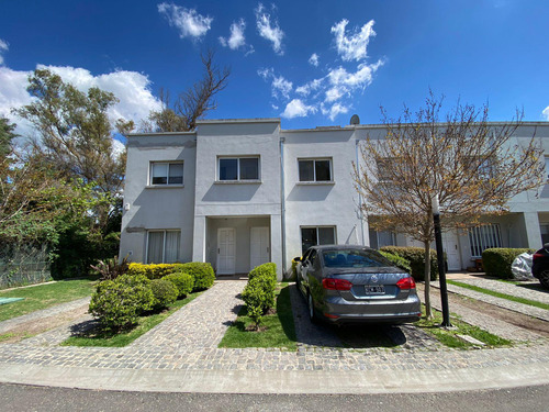 Casa En Venta Pellegrini Village, Pilar.