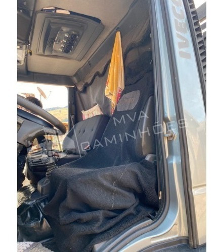 Imagem 7 de 10 de Caminhão Iveco 240e 28 - 6x2t
