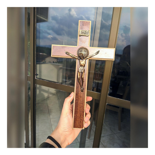 Crucifixo Grande Cruz De São Bento De Porta E Parede 31cm Cor Marrom