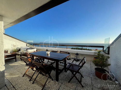 Imagen 3 de 8 de Punta Del Este, Pinares, Primera Línea Con Terraza Al Mar.- Ref: 54722