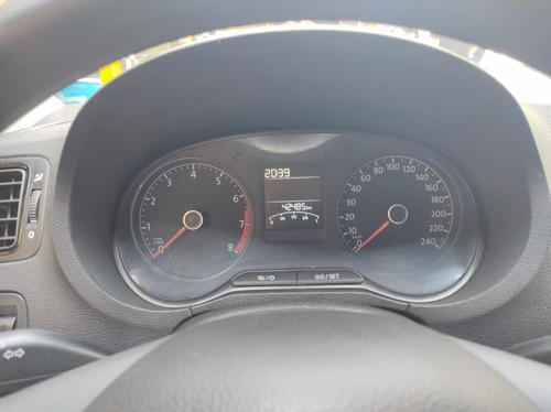 Imagen 8 de 13 de Volkswagen Vento 1.6 Comfortline Std 5 Vel Ac 2019