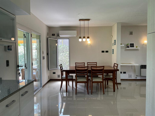 Casa A La Venta - Hurlingham- Complejo Las Fincas