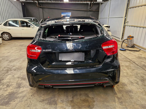 Mercedes Benz A 250 -chocado-