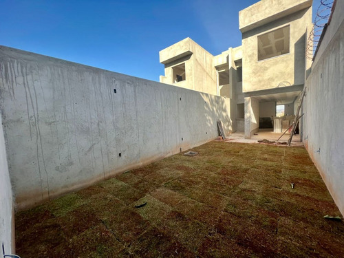Imagem 6 de 22 de Ótima Casa Triplex De 3 Quartos No Xangrilá ! - 4208