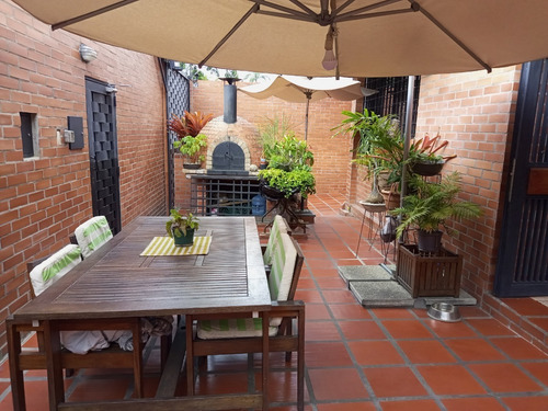 Imagen 2 de 14 de Venta Casa En Santa Eduvigis. Fm350