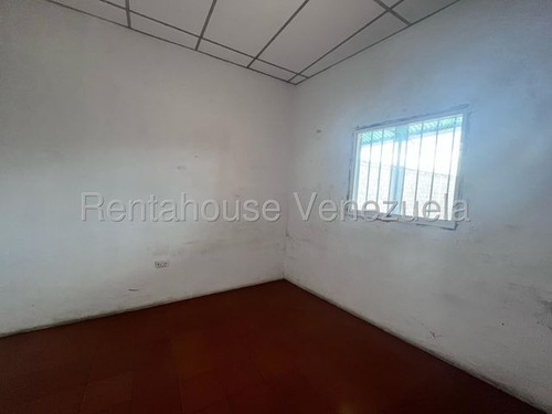 Erika Armeya Vende, Local Comercial , Ubicado En San Francisco, Barquisimeto. Flex: 25-16564