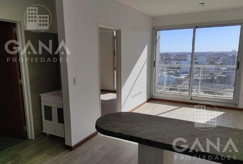 Venta De Departamento En San Lorenzo Comodo Loft Balcon Al Frente. Posibilidad De Cochera.