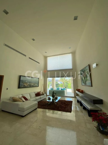 Cgi+ Luxury Lecheria Ofrece En Venta Casa En Las Villas.
