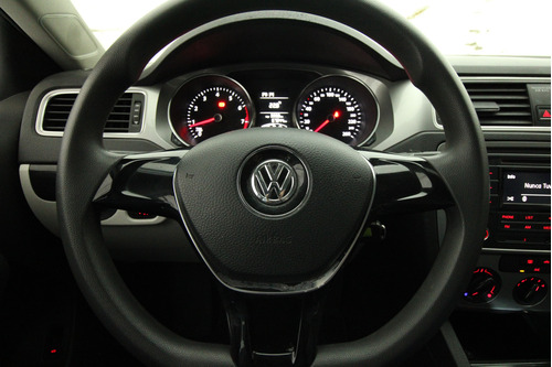 Volkswagen Jetta 2.0 Live Mt