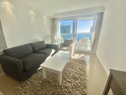 Apartamento En Venta De 2 Dormitorios Y Medio - Playa Mansa