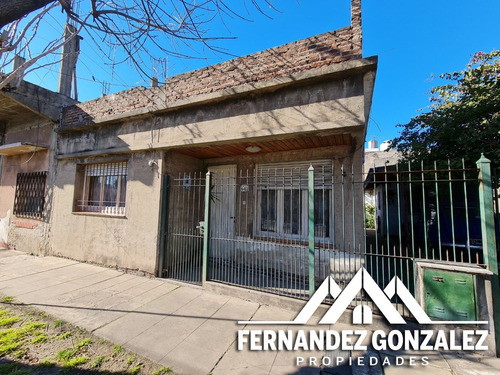 Venta De Casa 3 Amb En Lanus Este Con Patio, Fondo Y Garage