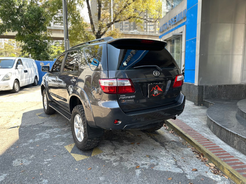 Toyota Fortuner 2010