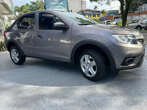 Renault Logan 1.6 Expression / Life +