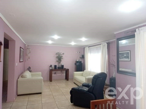 Casa En Venta De 4 Dorm. En Algarrobo