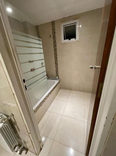 Imagen 12 de 19 de Departamento En Venta - Moron Sur- 5 Ambientes- Proximo Estacion- Impecable