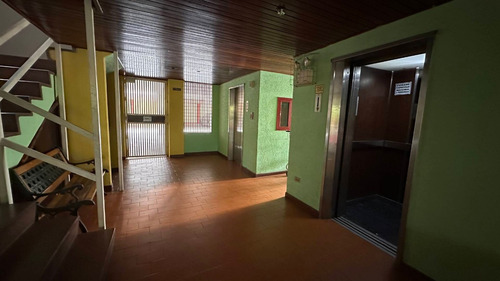 Apartamento En Venta En Piso Bajo Urb Valles De Camoruco Acv 278416