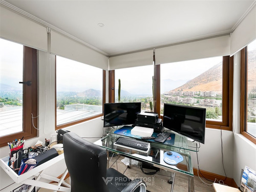 Casa En Venta De 5 Dorm. En Lo Barnechea