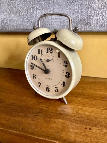 Hermoso Clásico Reloj Despertador Antiguo