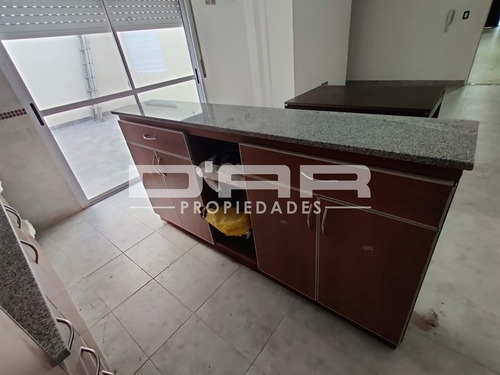 Imagen 3 de 11 de Ph 2 Ambientes Con Patio - Moliere 300