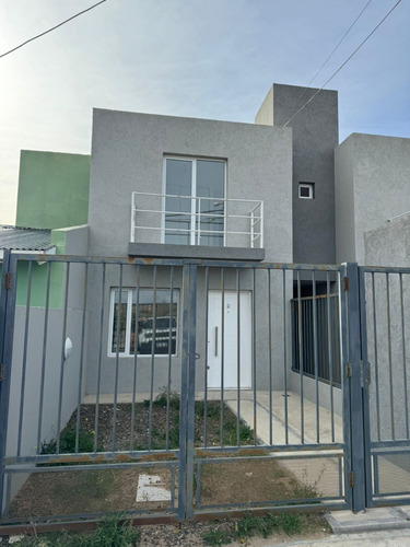 Duplex En Venta 2 Dorm La Rioja N°1326 E/ Fournier Y Villarino Precio U$d65.000