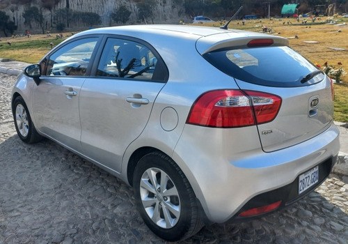 Imagen 2 de 7 de Kia Rio Full