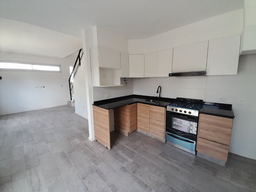Duplex En Venta En Castelar Sur