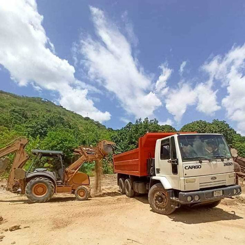 Imagen 2 de 6 de Alquiler De Maquinaria Pesada Retroexcavadora, Camion Volteo