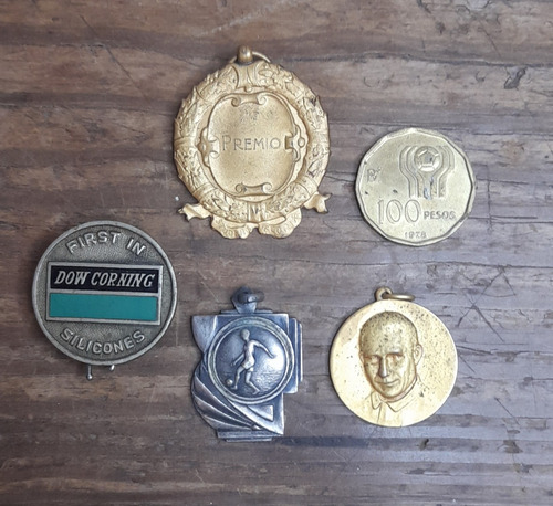 Antiguo Lote De Medallas Varios Modelos Y Tamaños
