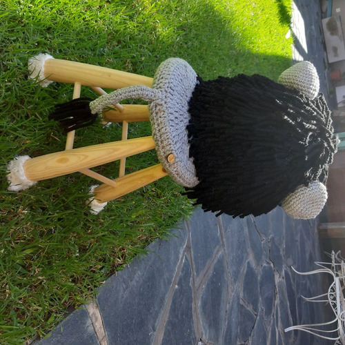 Imagen 3 de 5 de Banquito Infantil D Madera Leonidas Amigurumi Tejido Crochet