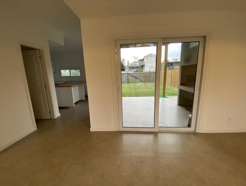 Venta! Casa De 3 Dormitorios A Una Cuadra De Playa Mansa.