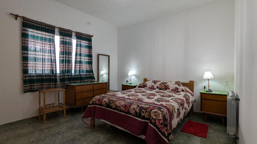 Casa En Venta - 3 Dormitorios 2 Baños - 238mts2 - Roque Perez