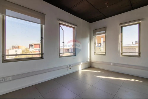 Of. Planta Libre 104,64 Mts2 Metro P.  De Valdivia