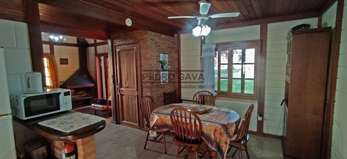 Cabaña De Madera En Venta En Punta Fría, Con Hermosas Vistas