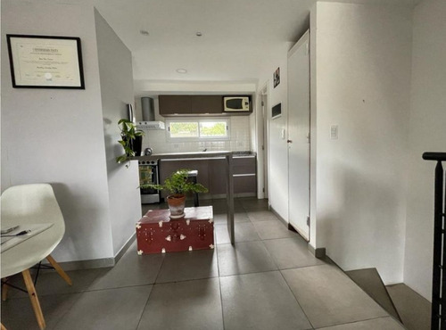 Triplex 2 Dormitorios-garage-patio-moderno