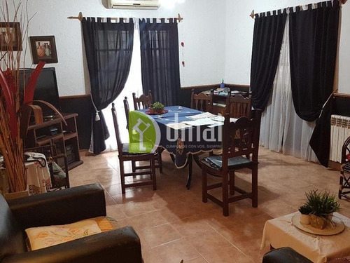 Imagen 3 de 6 de Importante Dúplex De 5 Ambientes Con Patio Y Cochera