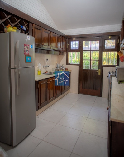 Casa En Jardines De Córdoba!- Ref: 1071
