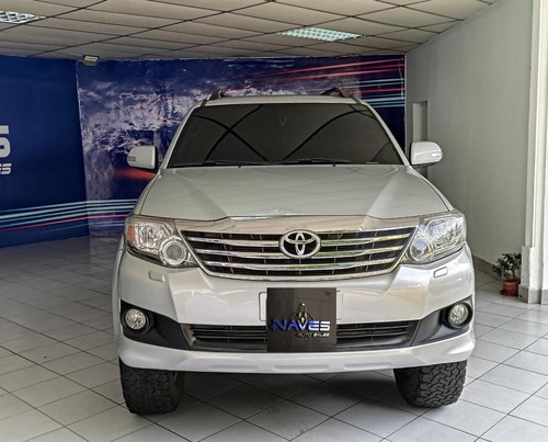 Imagen 3 de 11 de Toyota Fortuner 2014