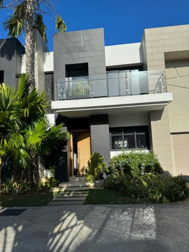 Vendo Townhouse 275m2 Pampatar 8667