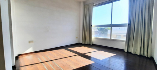 Imagen 8 de 12 de Unidad 2 Amb Con Dormitorio En Suite, Toilette Y Balcón