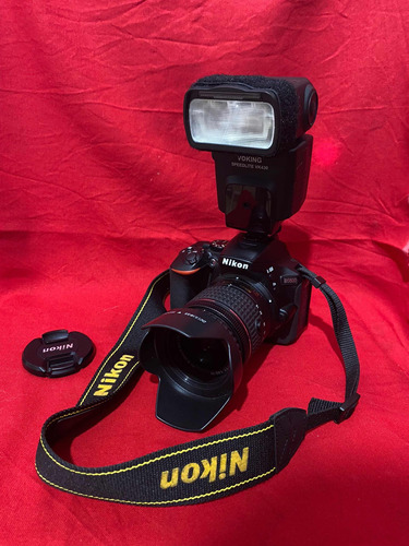 Cámara Nikon D5600 Y Varios Accesorios