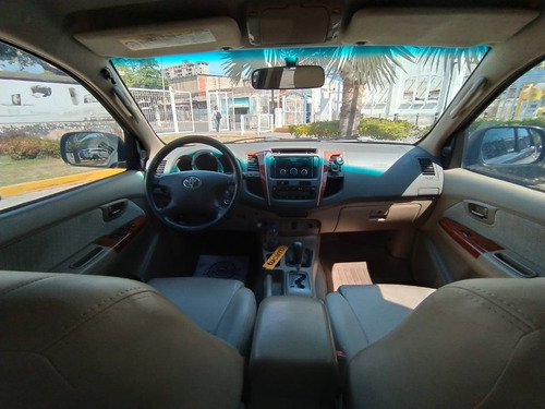 Imagen 7 de 14 de Toyota Fortuner 4x4