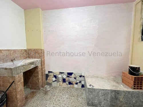 Se Vende Conservado Apartamento Maracay Zona Centro 24-9986 Al